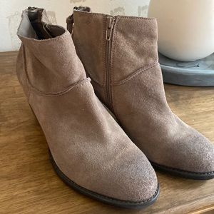 Steve Madden size 9 suede booties w tassel